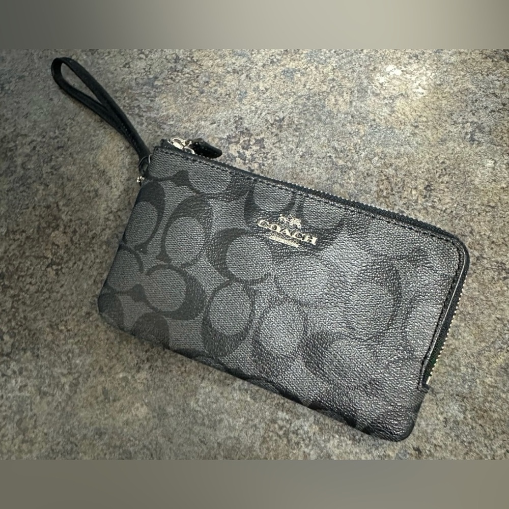 Coach wristlet-Like New